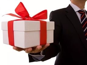Напоминание государственным и муниципальным служащим о запрете дарить и получать подарки